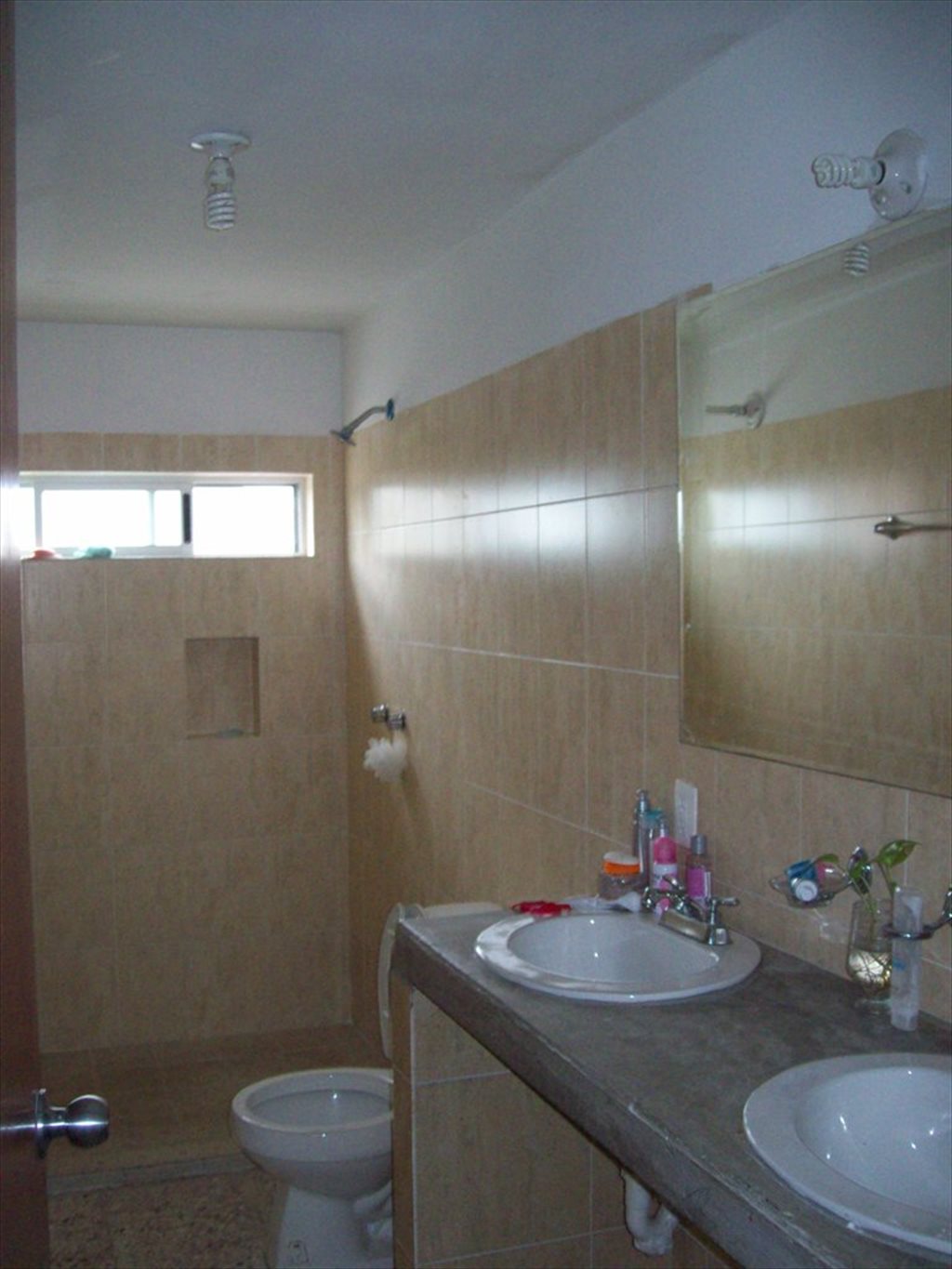 CUARTO INDIVIDUAL Y COMPARTIDO CON TODOS LOS SERVICIOS - Calle Andador del Recinto, Villa Dorada | Roomgo - Image 2