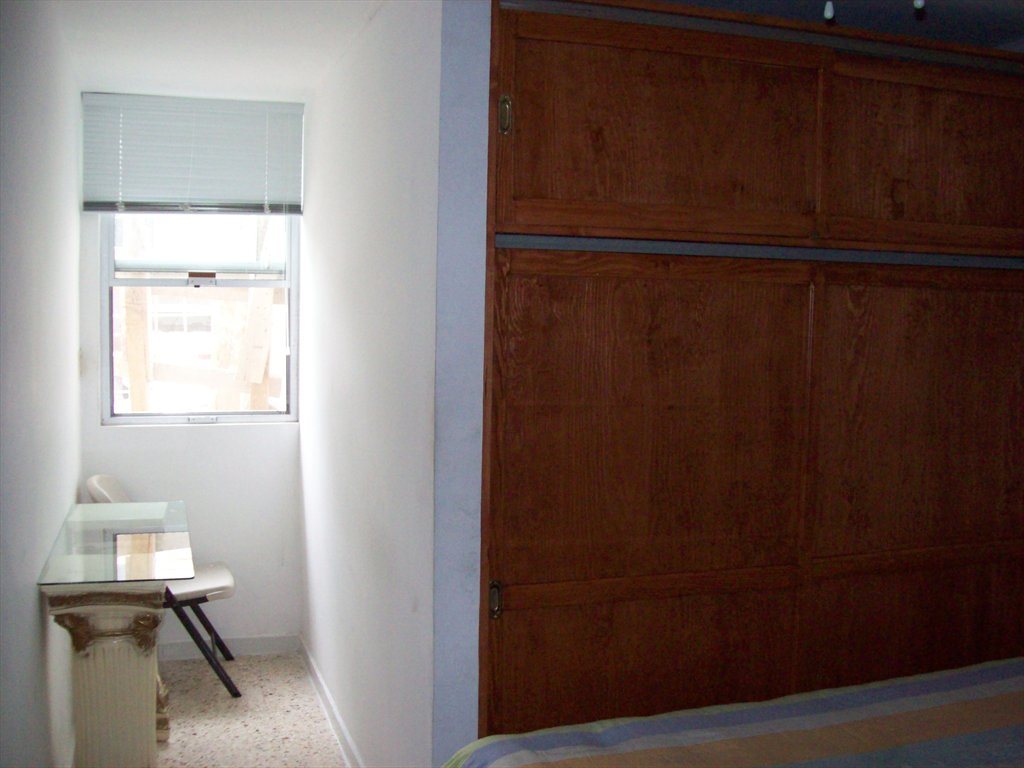 CUARTO INDIVIDUAL Y COMPARTIDO CON TODOS LOS SERVICIOS - Calle Andador del Recinto, Villa Dorada | Roomgo - Image 3