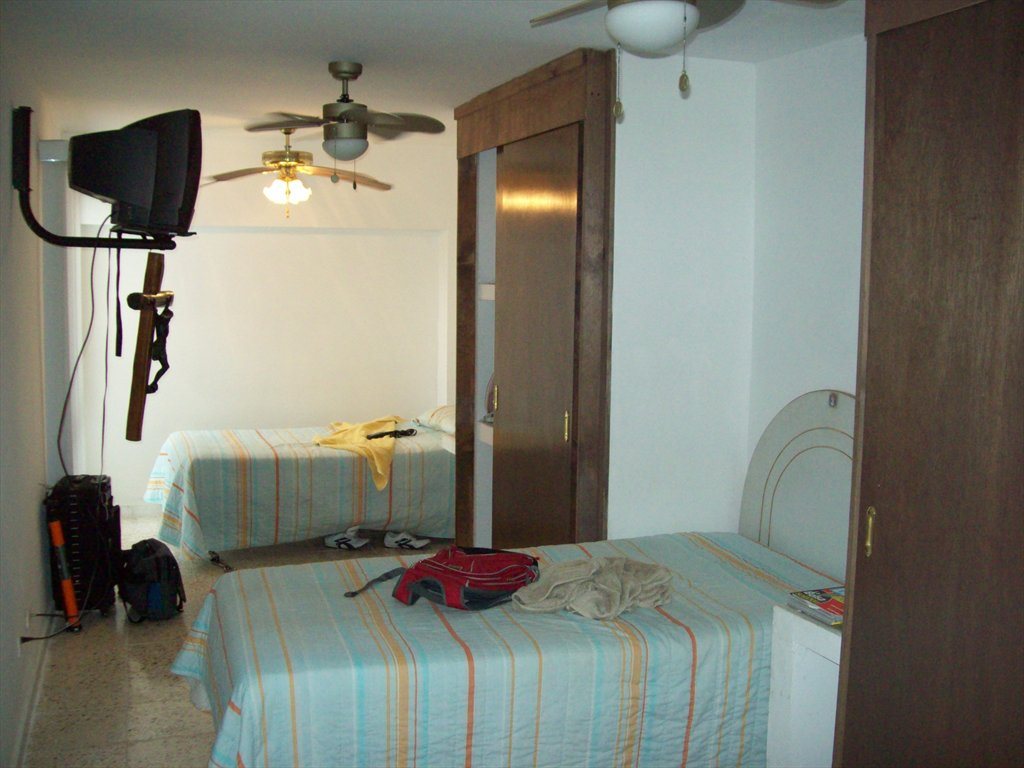 CUARTO INDIVIDUAL Y COMPARTIDO CON TODOS LOS SERVICIOS - Calle Andador del Recinto, Villa Dorada | Roomgo - Image 5