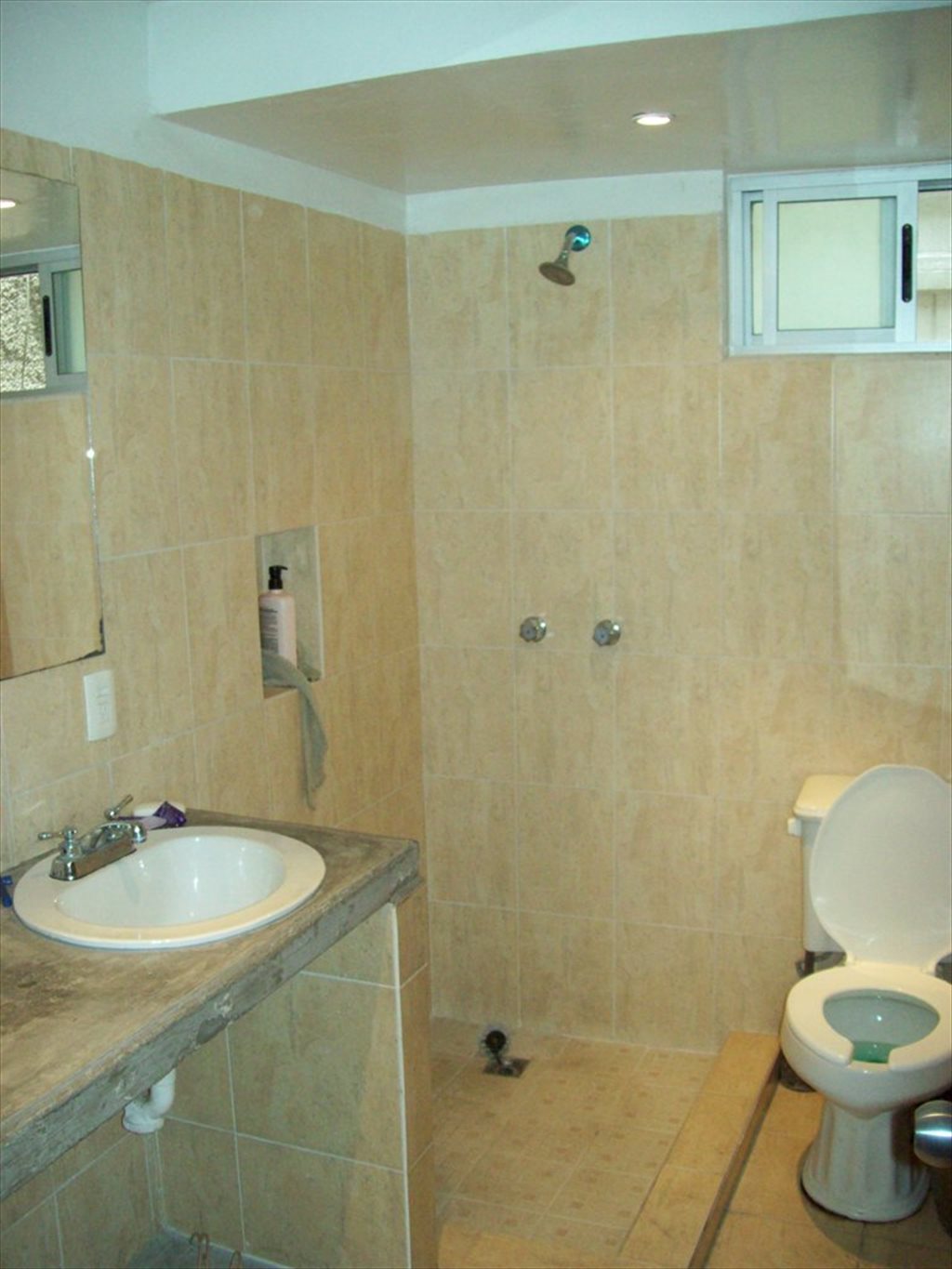 CUARTO INDIVIDUAL Y COMPARTIDO CON TODOS LOS SERVICIOS - Calle Andador del Recinto, Villa Dorada | Roomgo - Image 7