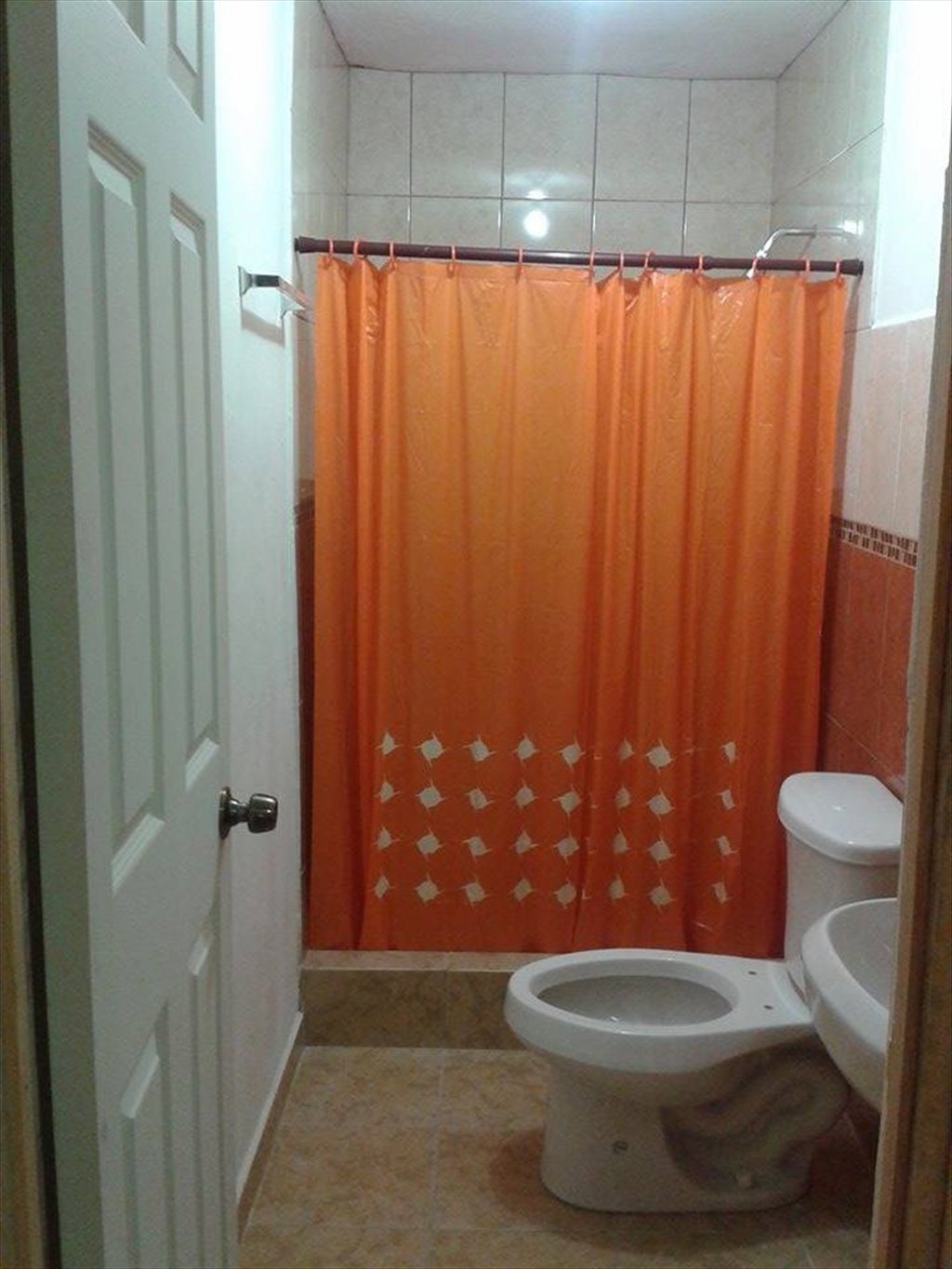 habitaciones individuales - Calle Valentín Gómez Farías, Centro De Monterrey | Roomgo - Image 5