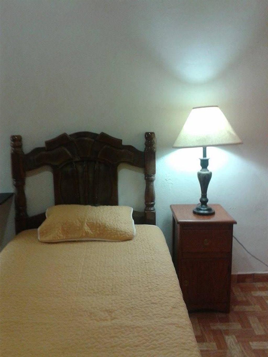 habitaciones individuales - Calle Valentín Gómez Farías, Centro De Monterrey | Roomgo - Image 6