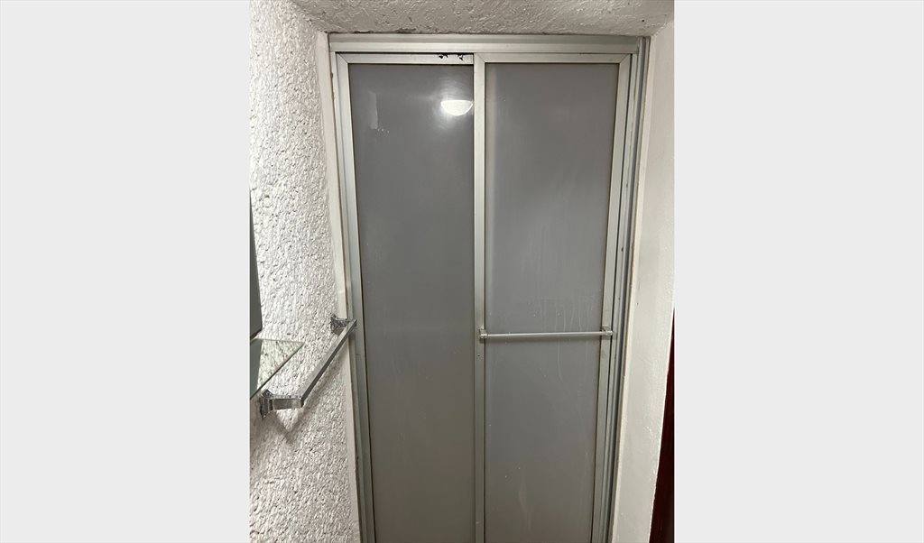 Rento recamara amueblada. - Calle Belén de las Flores, Lomas De Centenario | Roomgo - Image 3