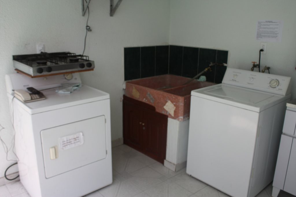 2 Habitaciones Amuebladas UNAM INP TEC.UVM Zona Hospitales de 1  hasta 4 personas baño privado 2 lit - Marte, Cantil del Pedregal | Roomgo - Image 3