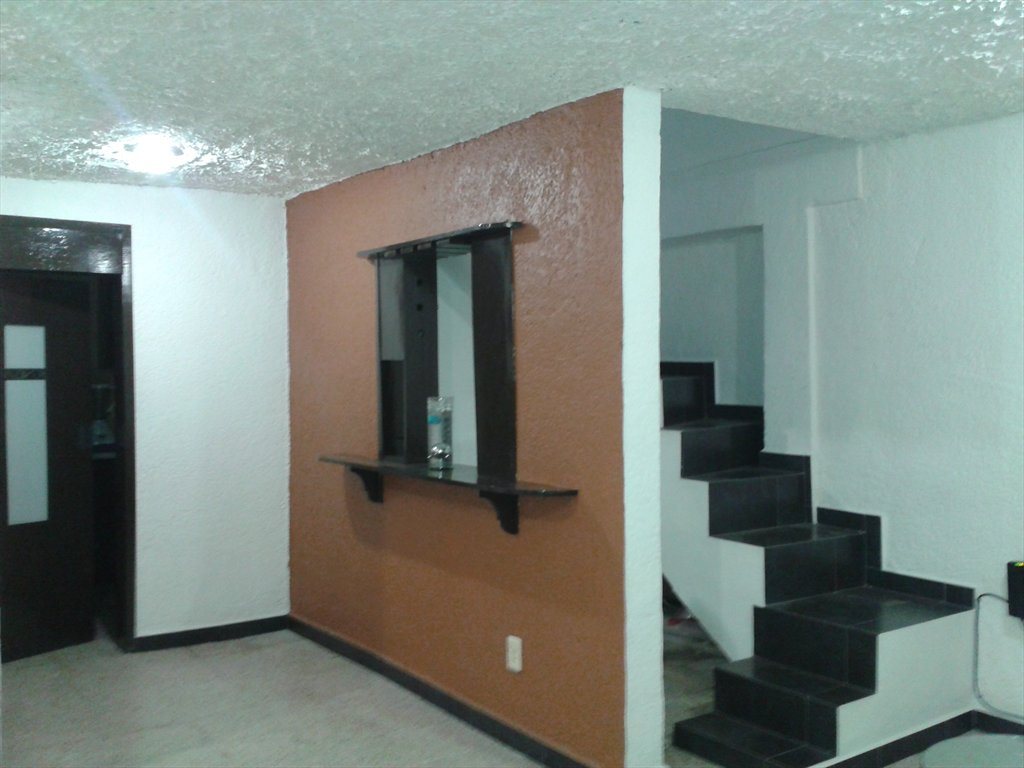 CASA  DE ROOMINS PARA MUJERES - Calle Libertad, San Álvaro | Roomgo - Image 3