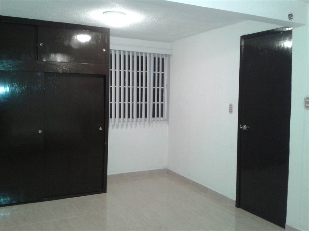 CASA  DE ROOMINS PARA MUJERES - Calle Libertad, San Álvaro | Roomgo - Image 6