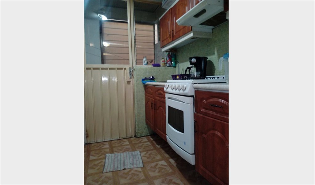 DEPARTAMENTO COMPARTIDO PARA MUJERES - Calle José Sánchez Trujillo, San Alvaro | Roomgo - Image 4