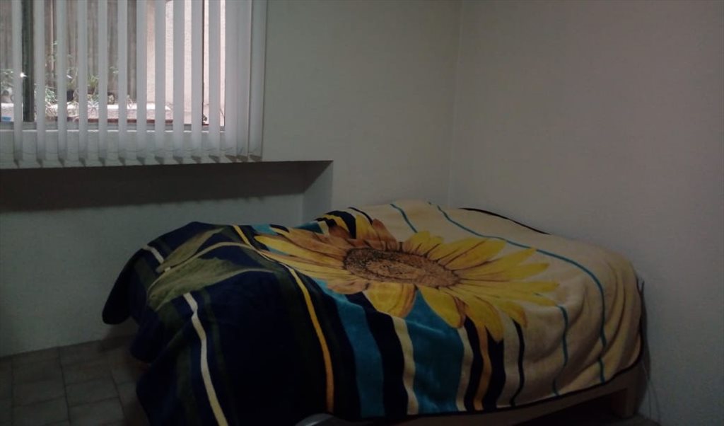 DEPARTAMENTO COMPARTIDO PARA MUJERES - Calle José Sánchez Trujillo, San Alvaro | Roomgo - Image 5