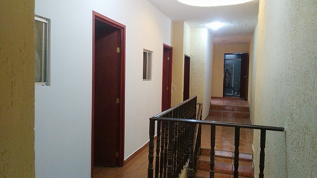 RENTO CÓMODA HABITACIÓN AMUEBLADA Individual y compartido - Calle Sevilla, El Retiro | Roomgo - Image 2