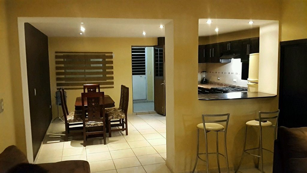 RENTO CÓMODA HABITACIÓN AMUEBLADA Individual y compartido - Calle Sevilla, El Retiro | Roomgo - Image 4