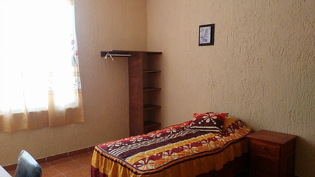 RENTO CÓMODA HABITACIÓN AMUEBLADA Individual y compartido - Calle Sevilla, El Retiro | Roomgo - Image 5