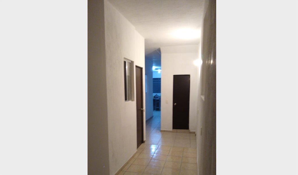 RENTO CÓMODA HABITACIÓN AMUEBLADA Individual y compartido - Calle Sevilla, El Retiro | Roomgo - Image 8