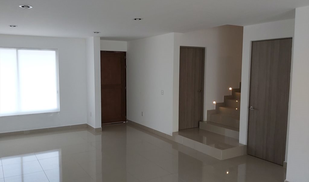Charming and Cozy Suite - Queen bed - Calle Villar del Águila, El Refugio Residencial | Roomgo - Image 6