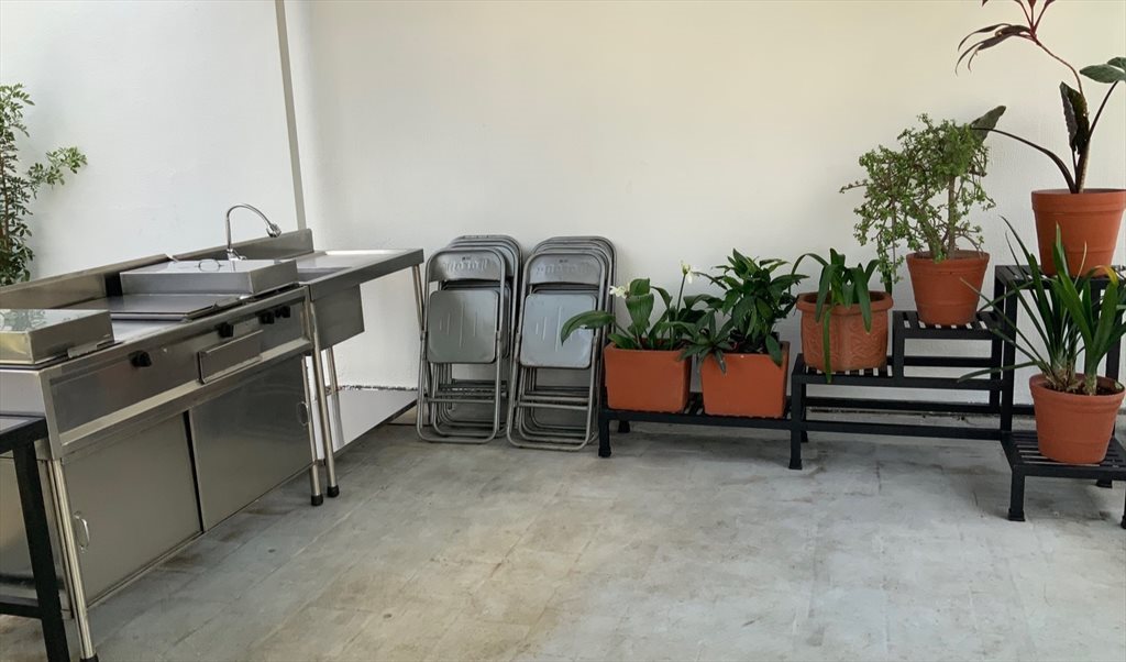 ESTUDIO RENOVADO; Planta baja,  Área Hotel RIU-Minerva. Cochera, portón eléctrico, Am - Calle el Rosario, Jardínes del Bosque | Roomgo - Image 6