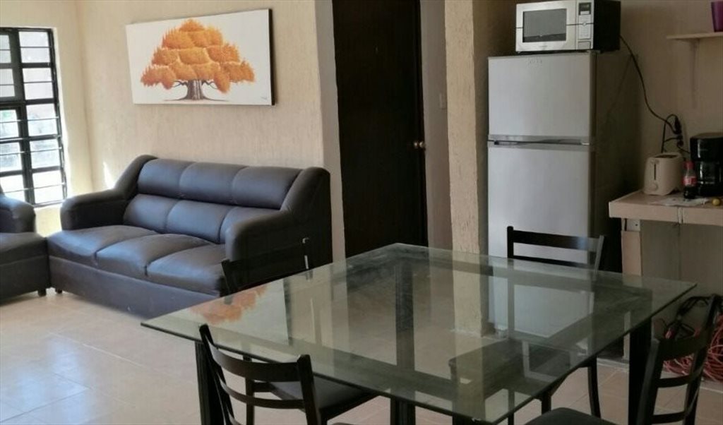 En Cholula recamara con todos los servicios - Avenida 5 de Mayo, Santiago Mixquitla | Roomgo - Image 2