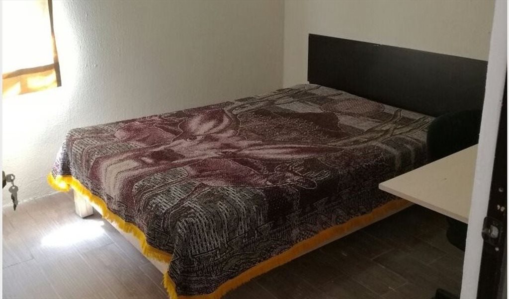 En Cholula recamara con todos los servicios - Avenida 5 de Mayo, Santiago Mixquitla | Roomgo - Image 4