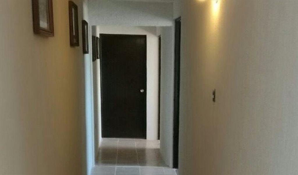 En Cholula recamara con todos los servicios - Avenida 5 de Mayo, Santiago Mixquitla | Roomgo - Image 6