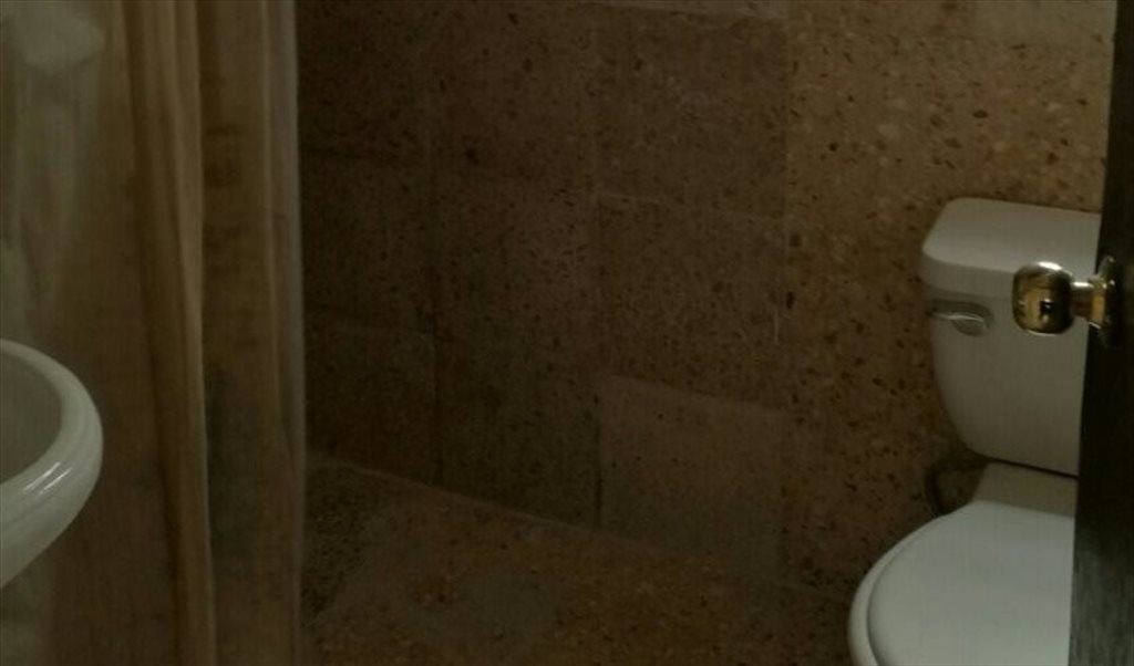 En Cholula recamara con todos los servicios - Avenida 5 de Mayo, Santiago Mixquitla | Roomgo - Image 7