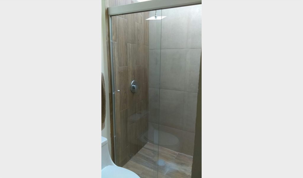 Comparto casa - Calle Sauce, Luna Bosque Residencial | Roomgo - Image 2