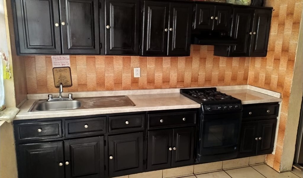 rento habitaciones independientes con baño propio, o un par de habitaciones que comparten 1 baño - Calle Esmeralda, Victoria | Roomgo - Image 2