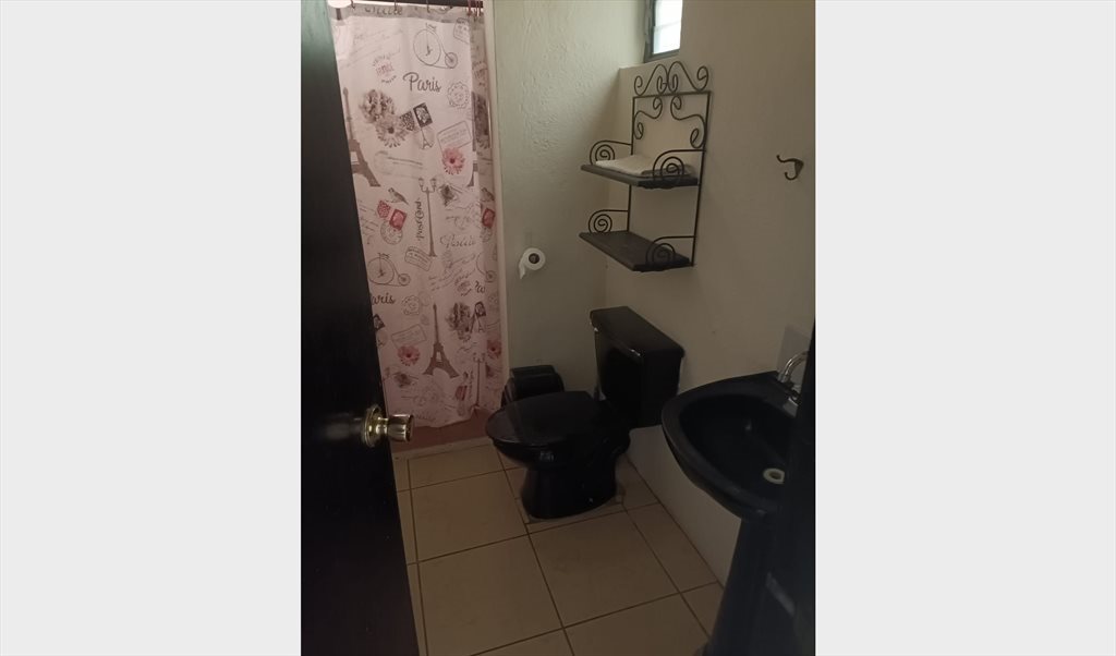 rento habitaciones independientes con baño propio, o un par de habitaciones que comparten 1 baño - Calle Esmeralda, Victoria | Roomgo - Image 4