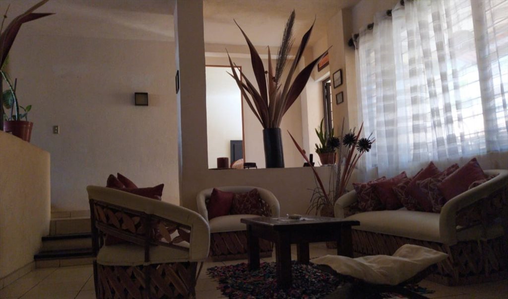 rento habitaciones independientes con baño propio, o un par de habitaciones que comparten 1 baño - Calle Esmeralda, Victoria | Roomgo - Image 6