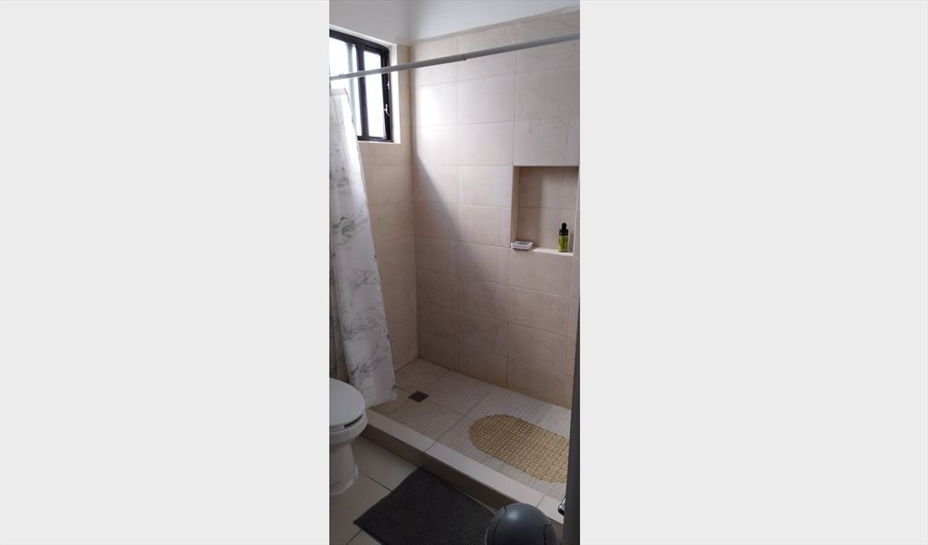 Habitación Cerca de supermercados y plaza comercial - Camino Santo Domingo, Estancias Valle De Plata | Roomgo - Image 5