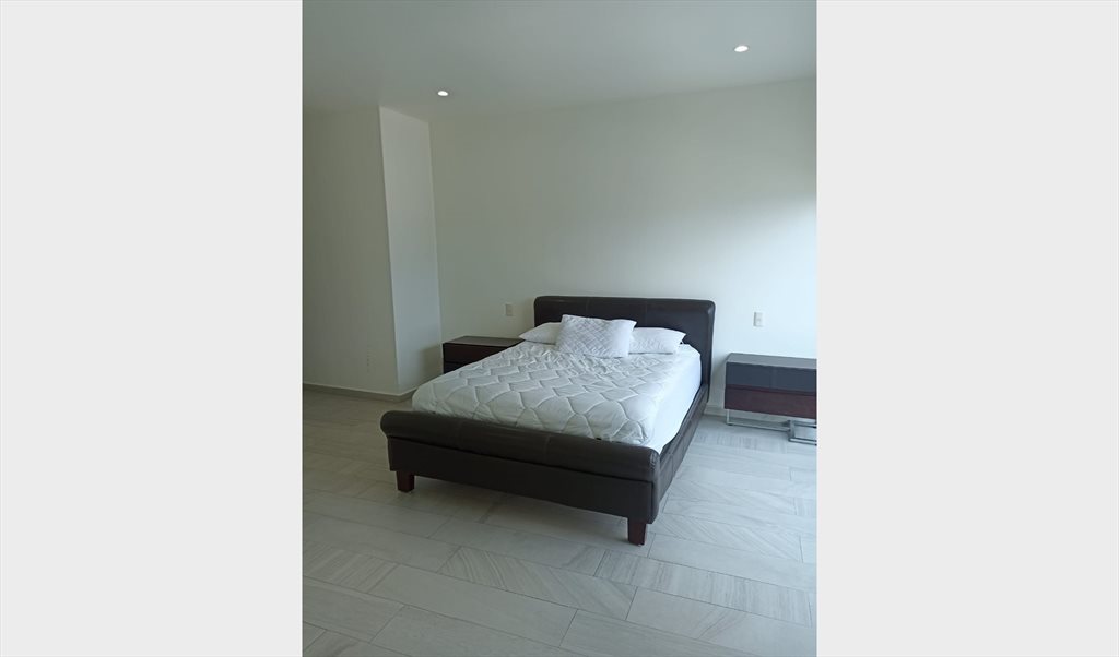 Recamara amueblada en renta - Boulevard Palmas Hills, Valle de las Palmas | Roomgo - Image 5