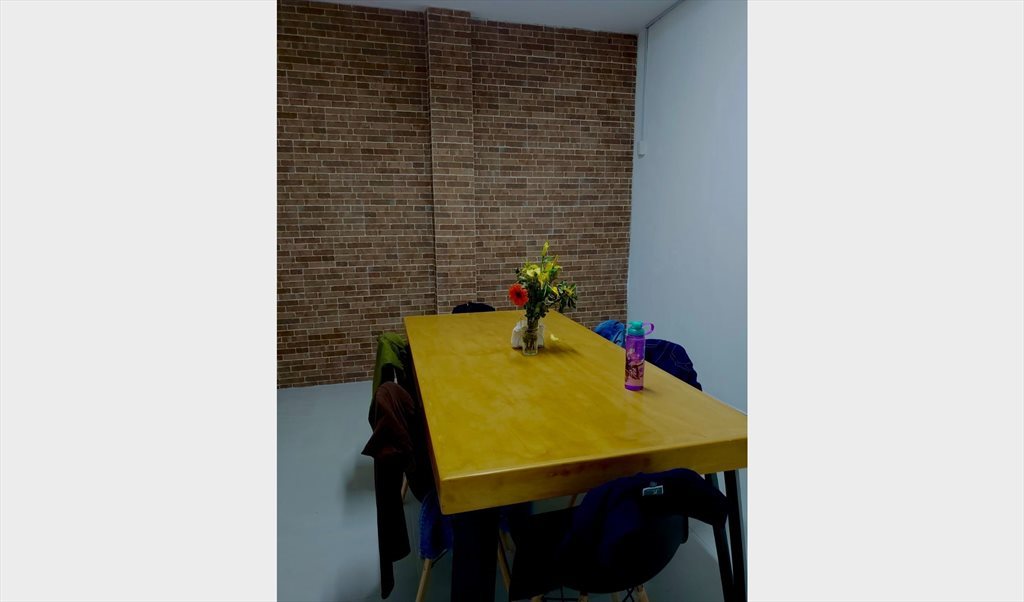 Bonita Recámara Con Baño Privado. Cerca de lo mejor de Zapopan - Calle Administradores, Arcos De Guadalupe | Roomgo - Image 4