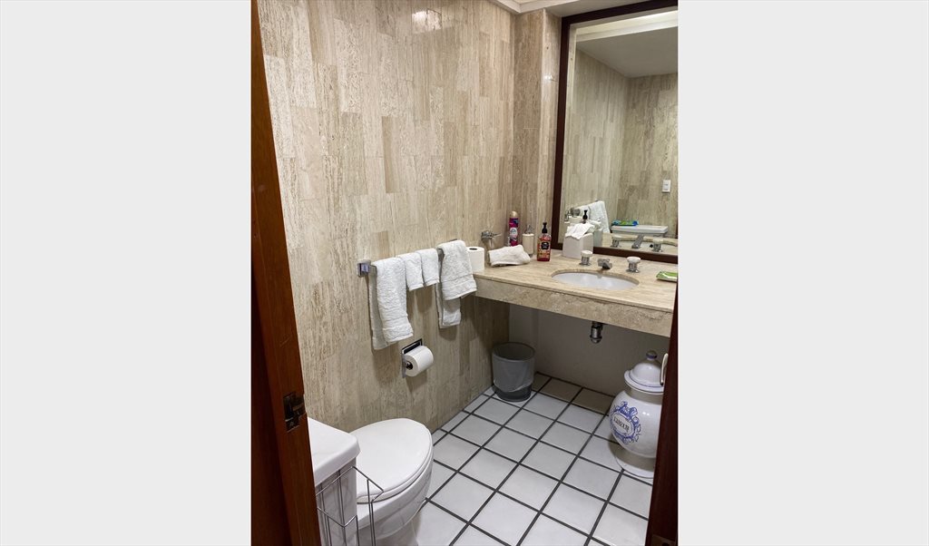 Cuarto Amueblado con vista hermosa - Avenida Hidalgo, Ladron De Guevara | Roomgo - Image 6