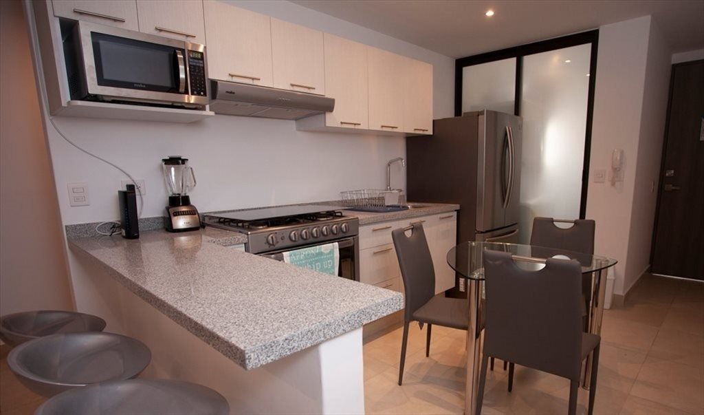 Habitación amueblada con TODOS los servicios (ROOMIE) CON BAÑO PRIVADO - Calle Lucas Alamán, Obrera | Roomgo - Image 2