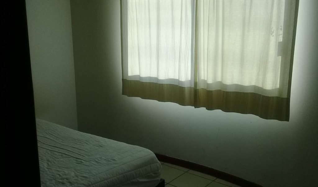 Rento habitación amueblada - Boulevard Arboledas, Arboledas del Parque | Roomgo - Image 4