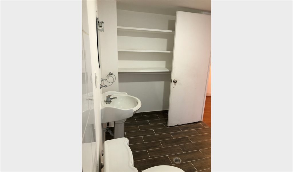 Renta Cuarto Grande en Depa Luminoso con Baño Privado - Calle Culiacán, Hipódromo | Roomgo - Image 7