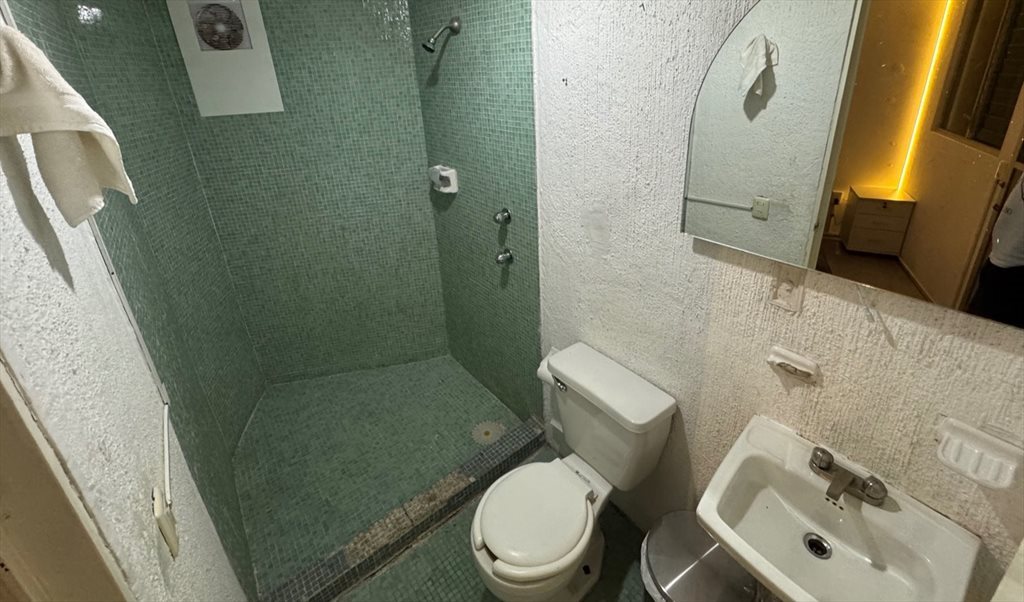 Habitacion privada con baño privado y elevador privado en condominio Towers GMA - Calle Cofre de Perote, Lomas de Chapultepec | Roomgo - Image 5