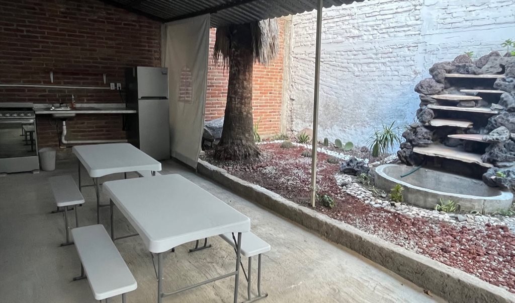 Renta cuarto equipado con baño privado en el centro de Queretaro! - Avenida 21 de Marzo, San Francisquito | Roomgo - Image 7