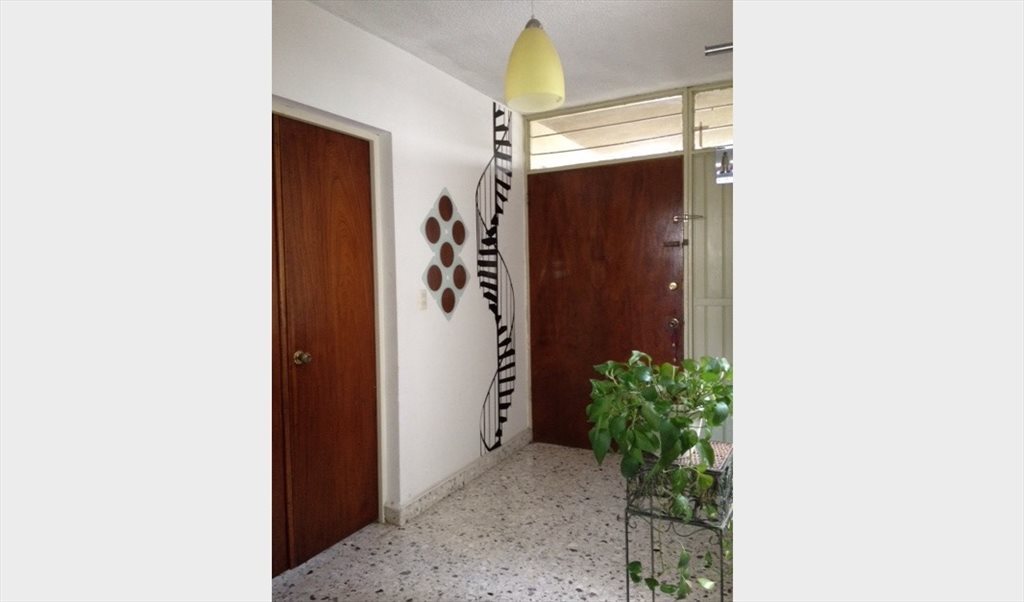 Habitación para mujer profesionista en Zona Valle en amplio depa superbien ubicado - Calle Río Orinoco, Del Valle | Roomgo - Image 2