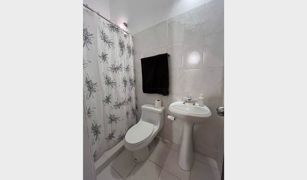 Cuarto en CENTRO de guadalajara - Calle General Eulogio Parra, Centro Barranquitas | Roomgo - Image 7