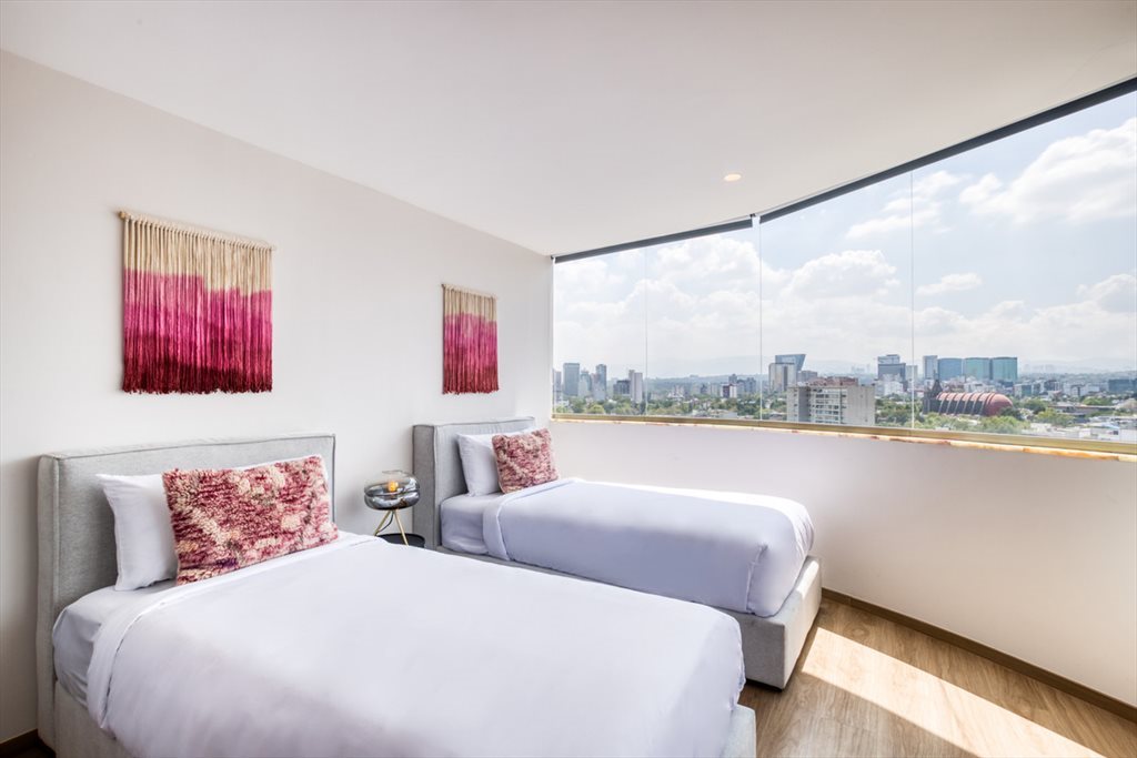 Ejército - Flor - Avenida Ejército Nacional Mexicano, Granada | Roomgo - Image 6