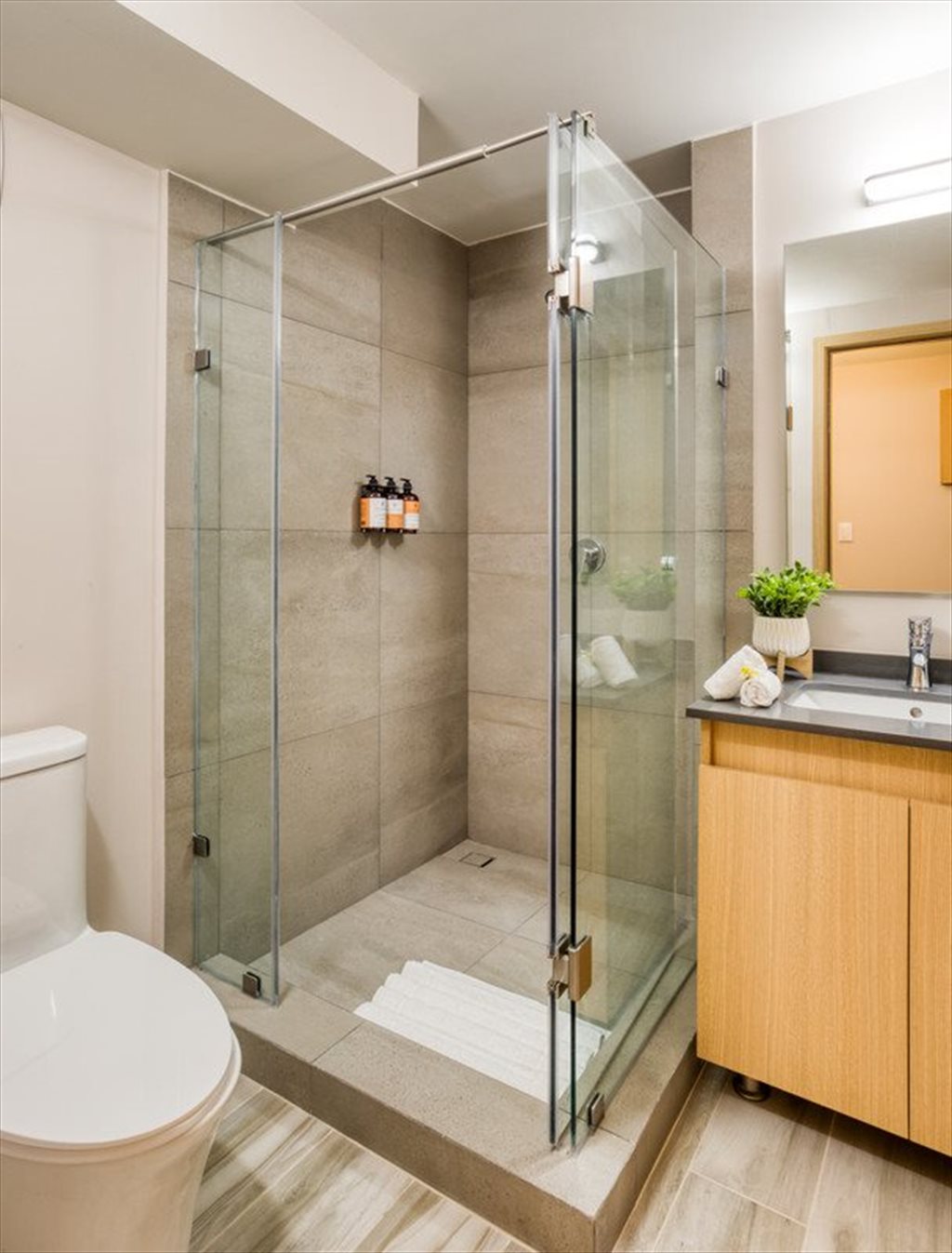 Ibsen - Suite Interior - Calle Enrique Ibsen, Polanco | Roomgo - Image 6