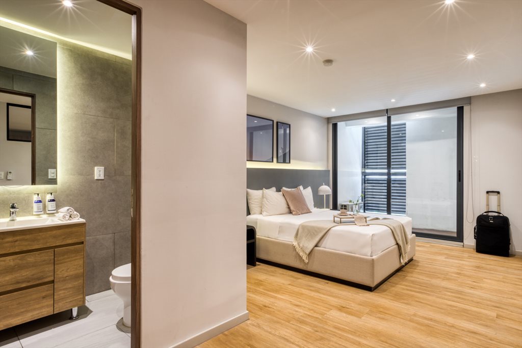 Mexico City - 1BR Queen - Avenida Insurgentes Sur, Roma Norte | Roomgo - Image 2