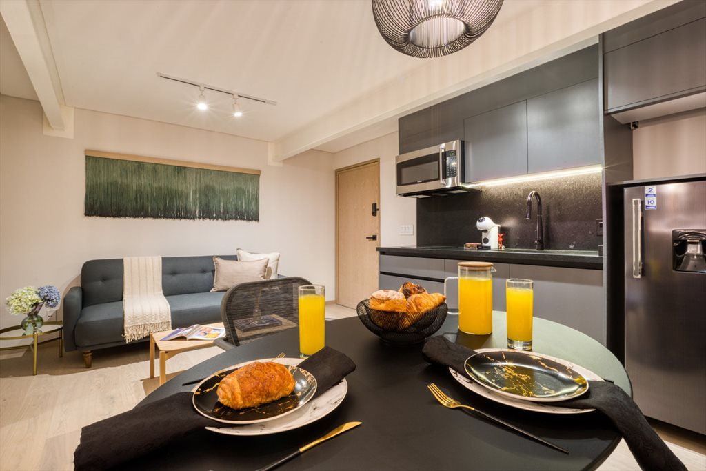 Poe - Blackcat - Calle Edgar Allan Poe, Polanco | Roomgo - Image 2