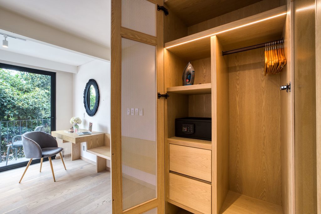 Poe - Poetry - Calle Edgar Allan Poe, Polanco | Roomgo - Image 8