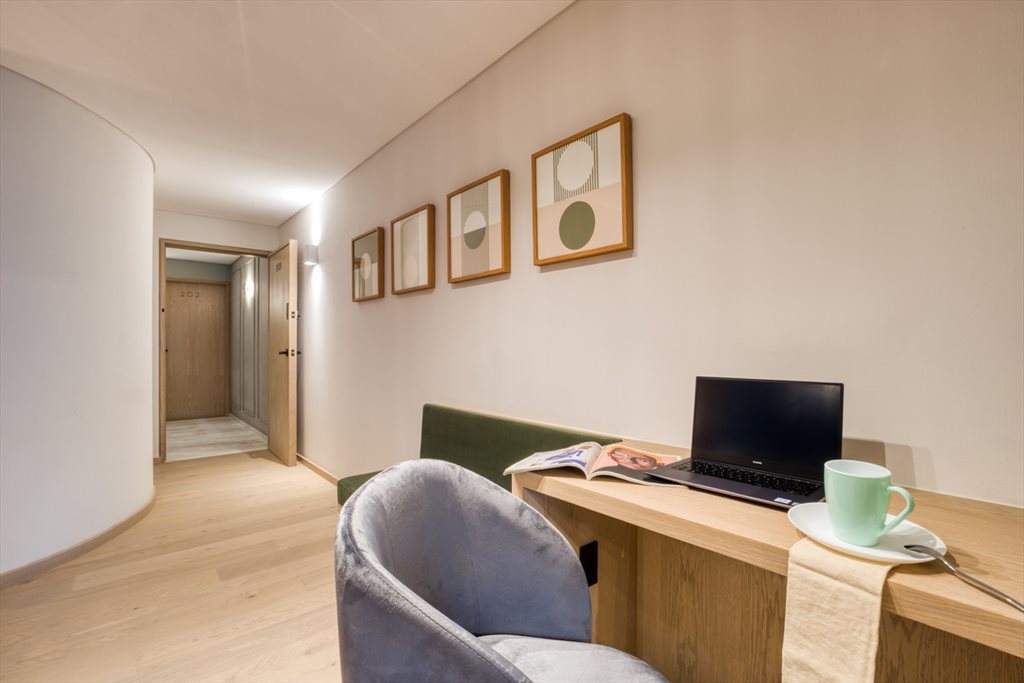 Poe - Romance - Calle Edgar Allan Poe, Polanco | Roomgo - Image 3