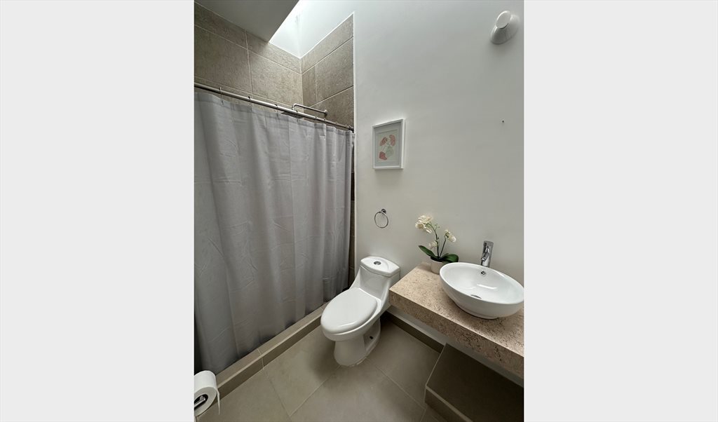 Se renta cuarto amueblado en casa privada - Boulevard Cordillera Central, Residencial Cordillera | Roomgo - Image 4