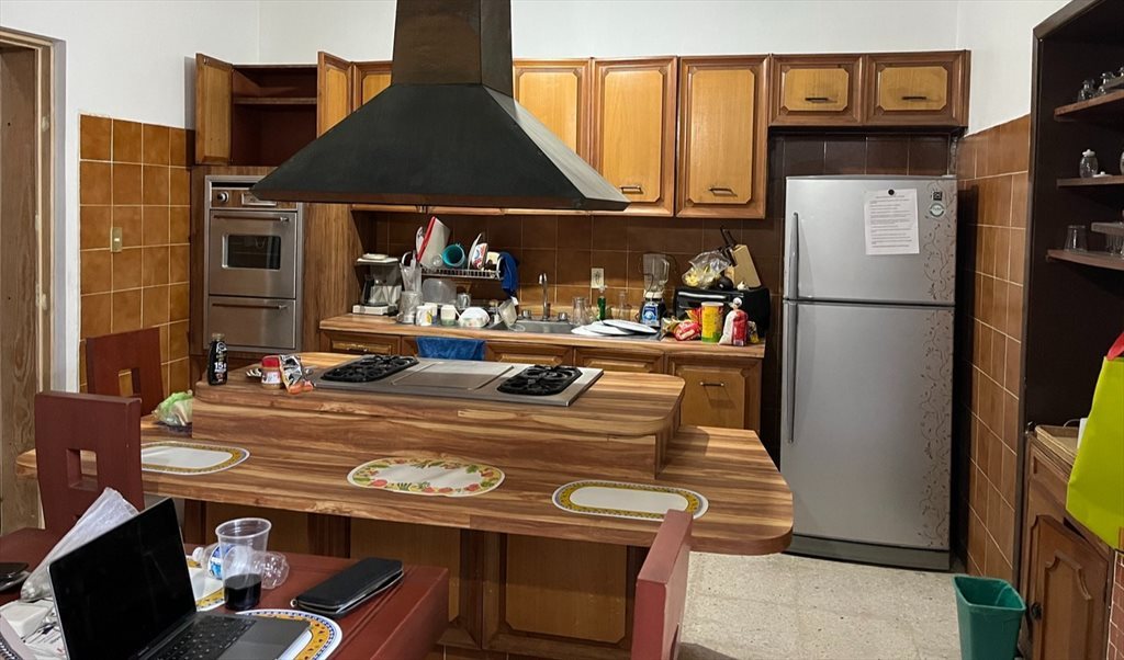 Habitaciones en Renta en el Corazon de la  Col. Americana - Calle Miguel Lerdo de Tejada, Americana | Roomgo - Image 2