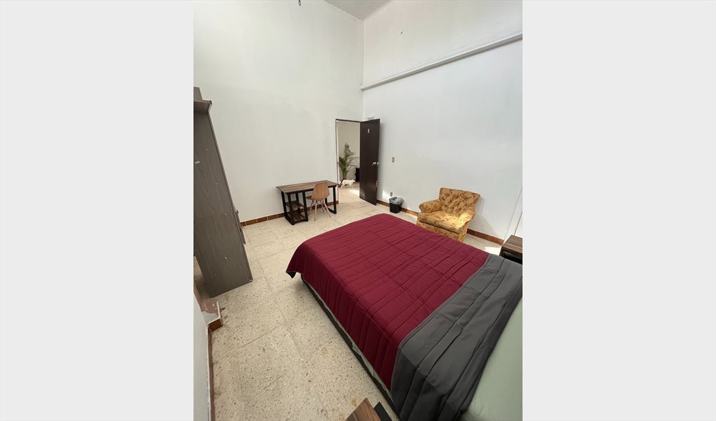 Habitaciones en Renta en el Corazon de la  Col. Americana - Calle Miguel Lerdo de Tejada, Americana | Roomgo - Image 5