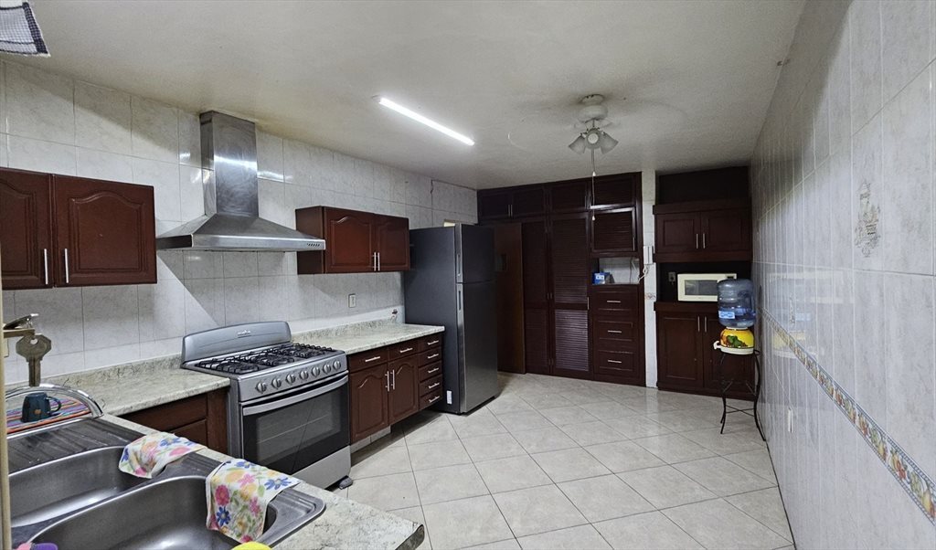 Habitaciones en Renta a 5 min caminando de CUCS, solo mujeres - Calle Monte de las Ánimas, El Retiro | Roomgo - Image 3