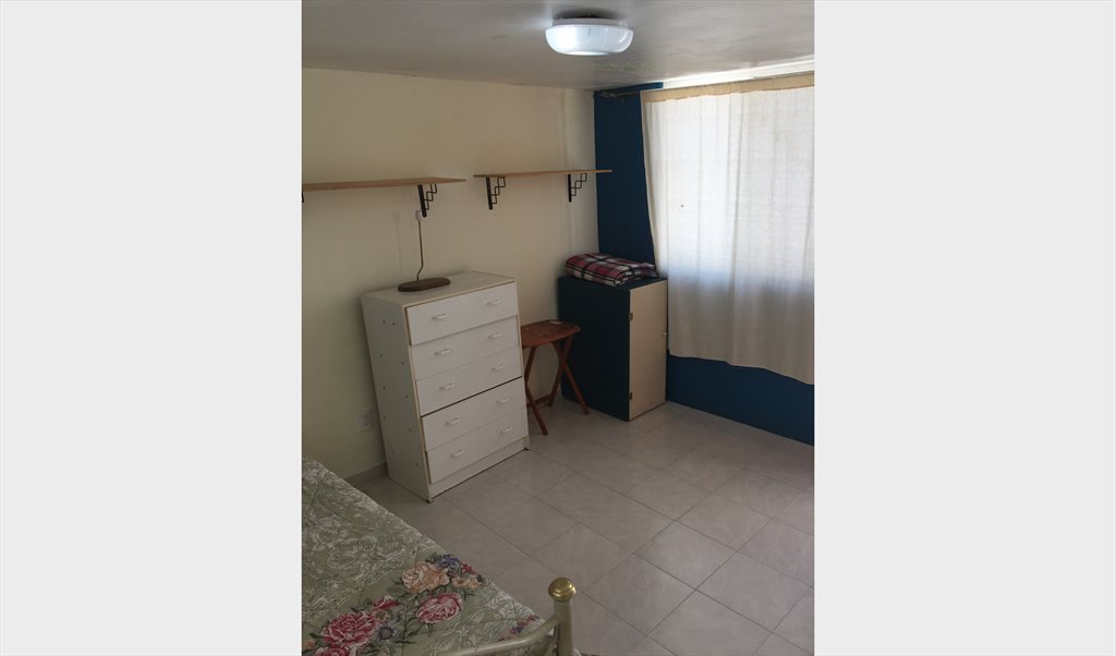 Habitación a dama sola - Calle Franz Blom Petersen, Ermita | Roomgo - Image 4