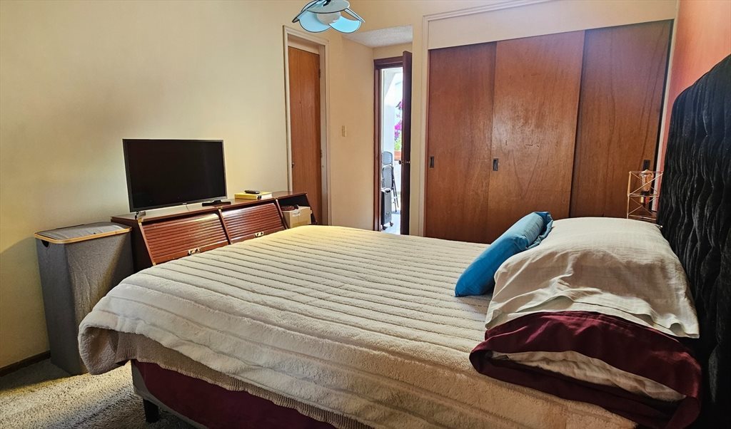 Renta de habitación en casa en Fraccionamiento Residencial Cerrado (zona Valle Dorado/Arboledas) - Calle Doña Rosa, Club de Golf la Hacienda | Roomgo - Image 2