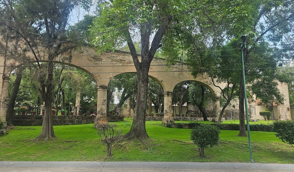 Renta de habitación en casa en Fraccionamiento Residencial Cerrado (zona Valle Dorado/Arboledas) - Calle Doña Rosa, Club de Golf la Hacienda | Roomgo - Image 5